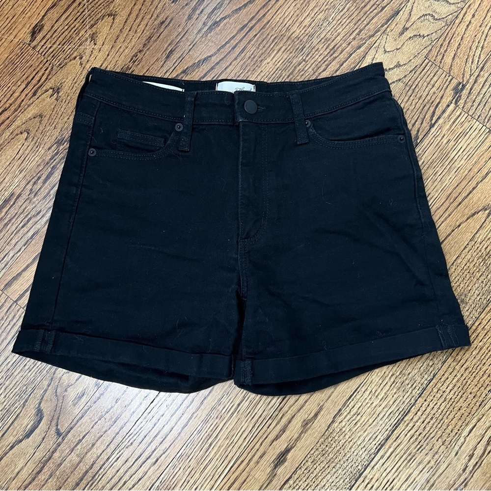 Universal Thread Sz 4 / 27 Reg High Rise Midi Black Shorts Rolled Hem Clean Girl